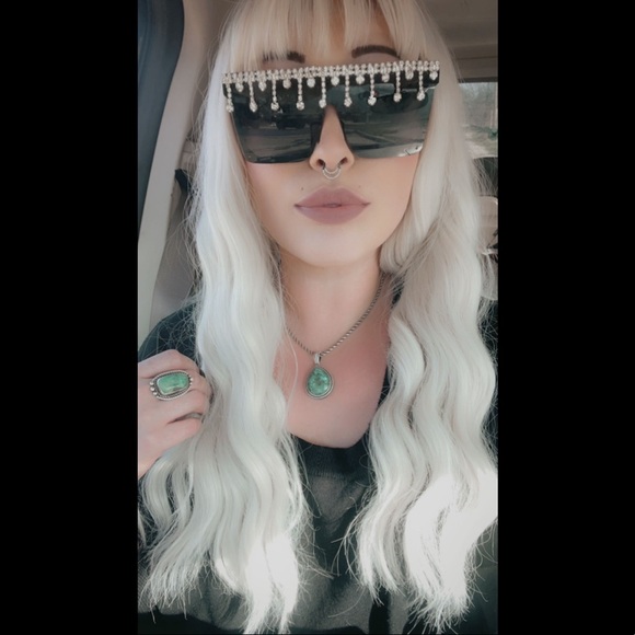 Meet your Posher, Taylor - Picture 3 of 4